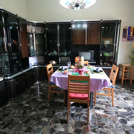 Frontepista לינה וארוחת בוקר 3*